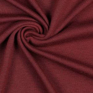 Draperierter Alpenfleece Stoff in dunkelrot melange mit glatter Jersey-Oberfl&auml;che aus der N&auml;he
