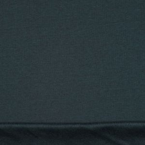 Detailaufnahme des Alpenfleece Stoffs in waldgr&uuml;n melange mit umgeklappter, flauschiger Kurzhaarflor-R&uuml;ckseite.