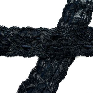 Schwarze, elastische Spitze (7 cm) mit zwei Silikonstreifen auf der Rückseite. Dicht gewebt, rutschfest – ideal für Sport, Tanz & DIY-Projekte.