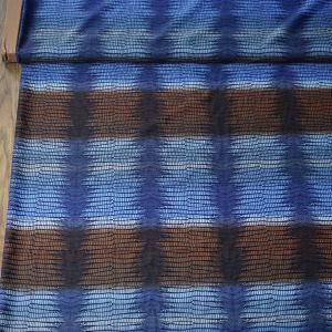 Lycra Stoff mit Schlangenmuster und Farbverlauf: Fliessende Streifen in Blau & Braun mit dunkelblauem Reptilien-Print für Bademode und Kürkleidung.