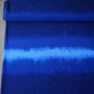 Badelycra Stoff mit Crêpe-Struktur und Farbverlauf: Großzügiger Ombré-Print in Dunkelblau und Hellblau für exklusive Bademode und Kürkleider.