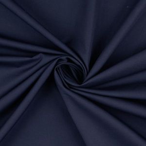 Extra breiter Baumwollstoff (300cm) in dunkelblau. 100% Baumwolle, 90°C waschbar. Robuste Webware für Scrubs, Kittel und Bettwäsche bei Spitzentraum.ch kaufen.