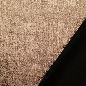 Glänzender rosegoldfarbiger Metallic-Stoff, weich fallend, mit schimmernder Oberfläche und sichtbarer schwarzer Rückseite. Ideal für glamouröse Tops & Kleider.