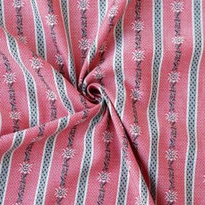 Nahaufnahme des gewobenen Edelweiss Baumwollstoffes in hellrot, mit sichtbarer Garnstruktur und dem feinen Edelweiss-Muster in Streifen.