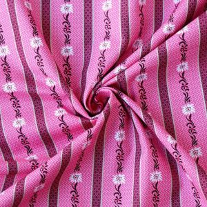 Nahaufnahme des bedruckten Edelweiss Baumwollstoffes in pink, mit dem feinen, gestreiften Edelweiss-Muster im Digitaldruck.