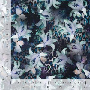 Nahaufnahme des weich fallenden Sommersweats. Die nicht angeraute, typische Schlaufenstruktur der R&uuml;ckseite und die hohe Elastizit&auml;t werden hier sichtbar.