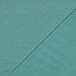 Patinagrüner GOTS Sommersweat: rechts glatte Oberfläche, links die typische ungefasste French Terry Schlingenstruktur, nicht angeraut. 