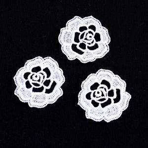 Weisse Blumen aus Guipure-Spitze, 3 Stk.