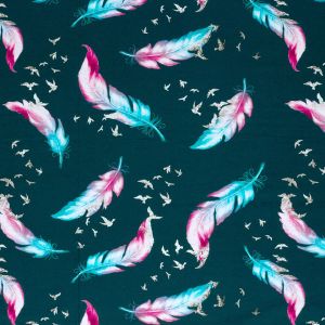 Nahaufnahme des Single Jersey Stoffs in Petrol mit leuchtendem Federmuster in Pink und Aquamarine.