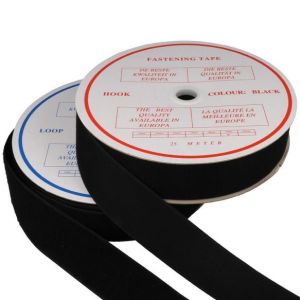 Klettverschluss-Set schwarz, 50mm breit, bestehend aus Hakenband und Flauschband zum Aufnähen auf Textilien, geeignet für Kleidung und Heimtextilien.