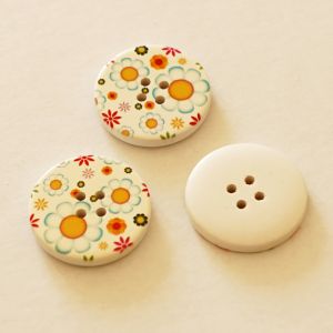 Holzknopf mit Gänseblümchen-Muster - 2.9cm gross