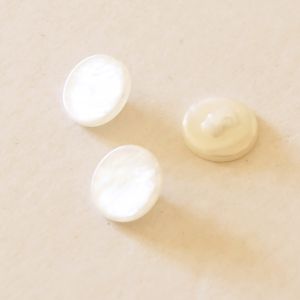 Ösenknopf in ivory für Brautkleider