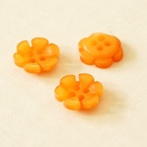 Oranger Knopf in Blumenform - 12mm