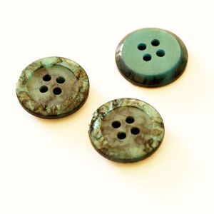 Restmenge 5 Stk. Smaragdgrün gemusterter Knopf 13mm