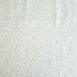 Glatter, feiner Baumwolle-Kretonne Stoff in ecru mit feinen, gelben Blumenmuster für Bekleidung und Deko.