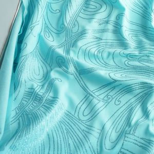 Lycra Stoff aquamarine mit glitzernden Ornamenten, super stretch Qualität für Kür- und Tanzkleider.