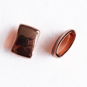 Glänzender roségoldener Metall Trägerschmuck, rechteckige Hülse 15x10mm. Ideal für Bikini, BH & Kleider.