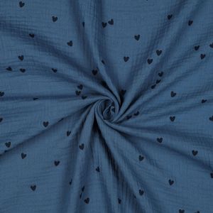Drapierter Baumwoll-Musselin Herzen Jeansblau: Nahaufnahme der weichen Crinkle-Struktur und des antistatischen Falls der hochwertigen Webware.
