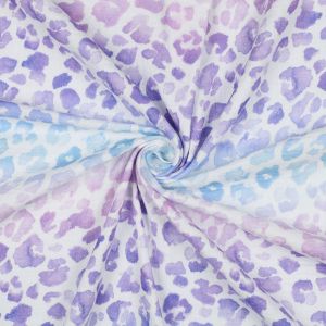 Musselin Stoff Leopardenmuster Violett T&uuml;rkis: Weich fallende Double Gauze Webware mit buntem Aquarell-Animalprint auf Weiss f&uuml;r Sommerkleidung.