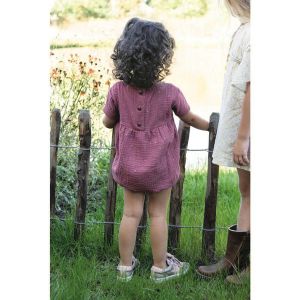 Nähbeispiel Kleid aus Musselin Stoff petrol garngefärbt mit gold glänzenden Streifen