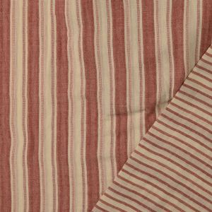 Detailansicht Musselin gestreift: Beidseitig verwendbare Double Gauze mit breiten und schmalen Streifen in Rostrot, blickdicht und schnell trocknend.