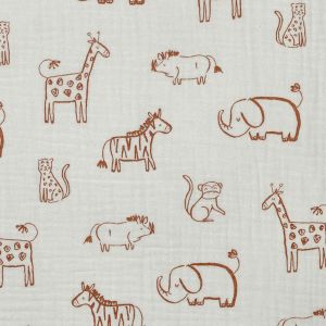 Musselin Stoff Safari-Tiere Ecru und Rehbraun: Detailansicht der Double Gauze Webware mit Giraffen, Elefanten und Zebras für Babyartikel.