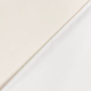 Vorderseite in ecru und wei&szlig;e Mesh-R&uuml;ckseite des wasserdichten Outdoorstoffs Aqua-Protect. Ideal f&uuml;r L&auml;tzli & Stoffwindel-&Uuml;berz&uuml;ge.