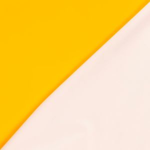 Vorderseite in gelb und wei&szlig;e Mesh-R&uuml;ckseite des wasserdichten Outdoorstoffs Aqua-Protect. Ideal f&uuml;r L&auml;tzli & Stoffwindel-&Uuml;berz&uuml;ge.