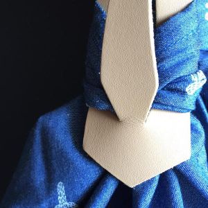 Trageriemen aus Leder für selbst gefalteten Taschen - aus einem Stück Stoff und einem Riemen kann mit einigen Handgriffen eine Tasche gezaubert werden.