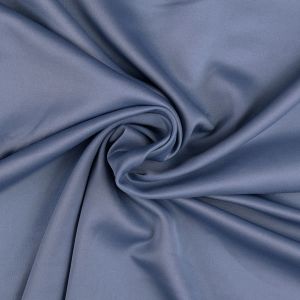 Hochwertiger Scuba Stoff in der Farbe jeansblau mit weicher Oberfläche und dezentem Glanz. Ideal für Kleidung und kreative Projekte.