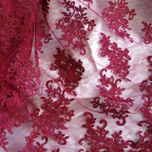 Spitze - Tüllstickerei Stoff in dunkelrot