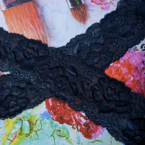 Schwarze, elastische Spitze (7 cm) mit zwei Silikonstreifen auf der Rückseite. Dicht gewebt, rutschfest – ideal für Sport, Tanz & DIY-Projekte.