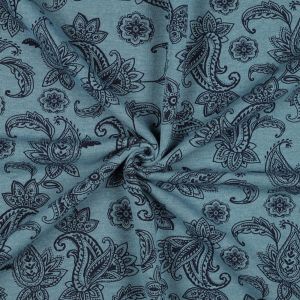 Kreisf&ouml;rmig gelegter Sweatstoff mit dunkelblauem Paisley-Muster auf jeansblauem Grund.