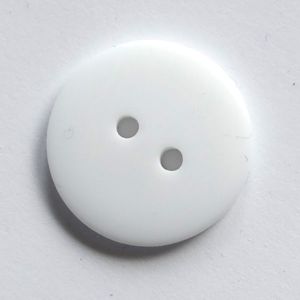 Schlichter, runder 2-Loch-Kunststoffknopf (15 mm) in weiss mit glatter Oberfläche.