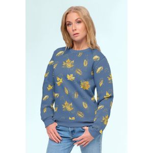 Tragebeispiel f&uuml;r den stahlblauen Wintersweat Stoff verarbeitet als gem&uuml;tlicher Damenpullover.