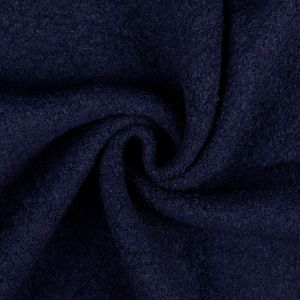 Nahaufnahme von einem schweren Woll-Bouclé Stoff in der Farbe dunkelblau, mit der charakteristischen lockigen Oberfläche aus vielen kleinen Schlingen.