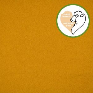 Nahaufnahme Wollwalk ocker aus reiner Wolle. Der elastische Walkloden ist mulesingfrei & ideal für warme Mäntel. Erstklassiger Stoff für langlebige Kleidung.