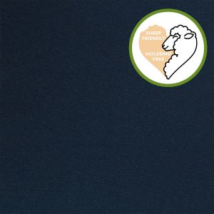 Nahaufnahme Wollwalk ocker aus reiner Wolle. Der elastische Walkloden ist mulesingfrei & ideal für warme Mäntel. Erstklassiger Stoff für langlebige Kleidung.